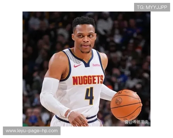 威斯布鲁克突破制造错位助攻，提升球队关键时刻进攻效率