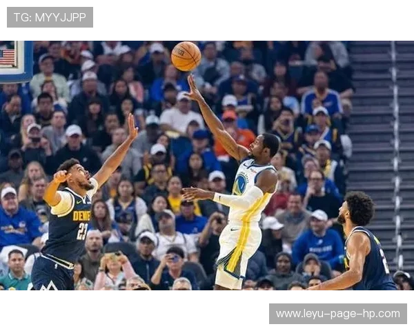 戈登无球跑动制造空位，三分效率领跑替补席