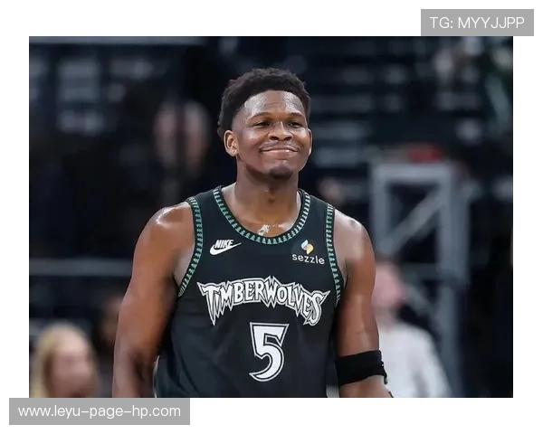 爱德华兹精准突破拉开差距，关键时刻得分效率优于字母哥